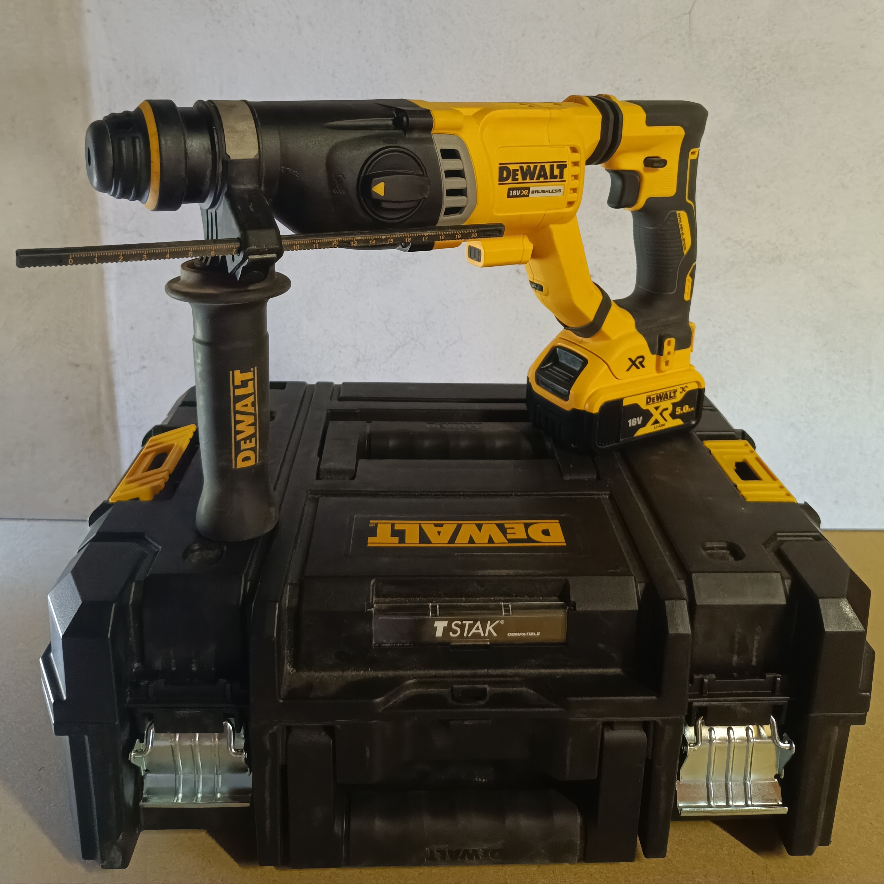 DeWalt kladivo 1